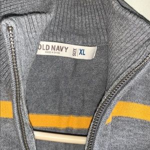 Old Navy men’s sweater